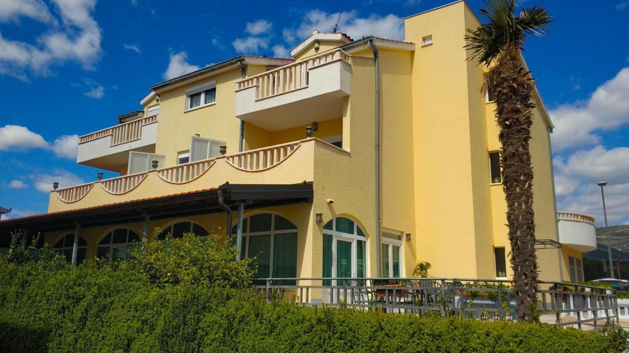 Hotel Adria Kaštela Екстериор снимка