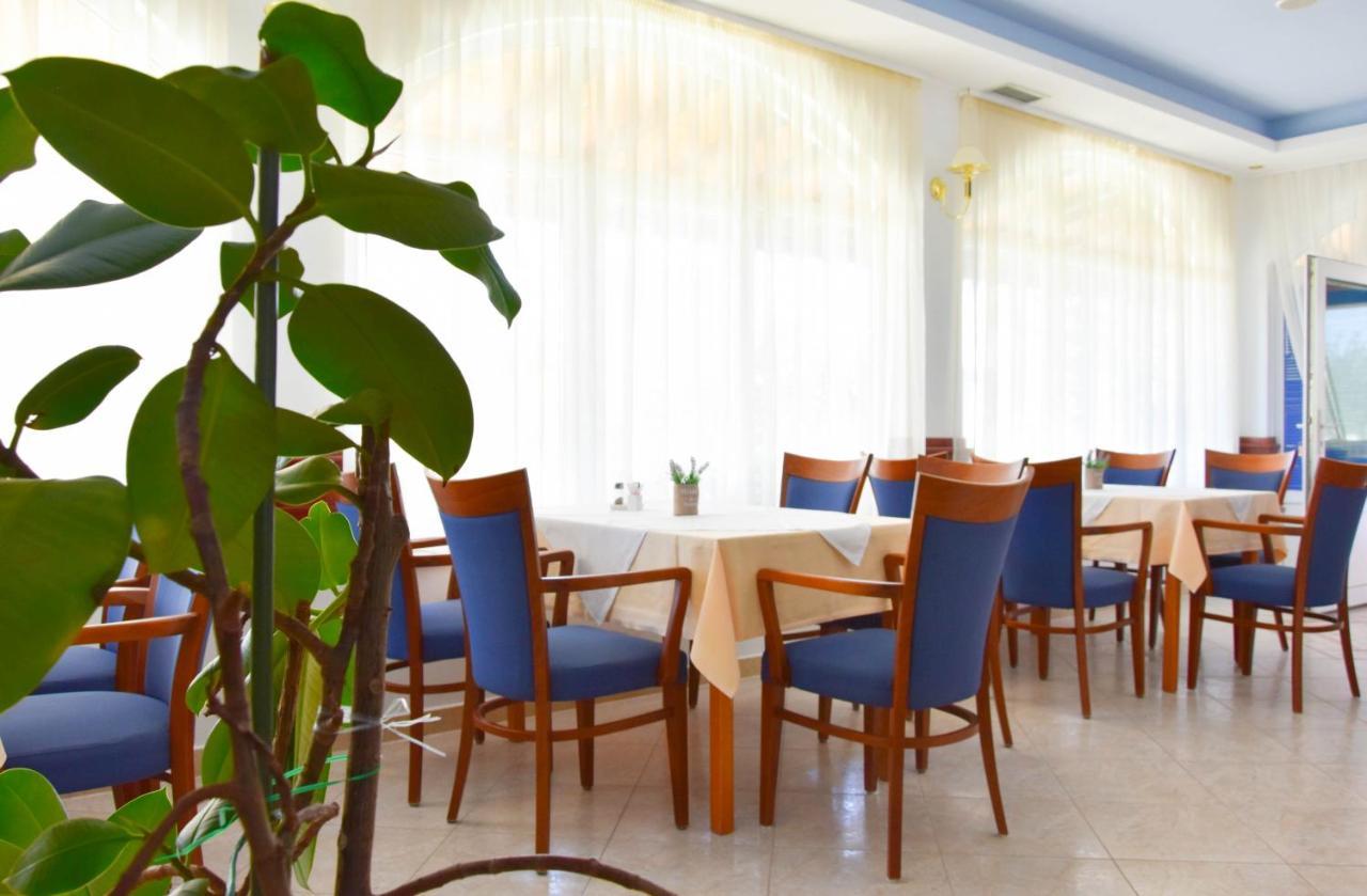 Hotel Adria Kaštela Екстериор снимка