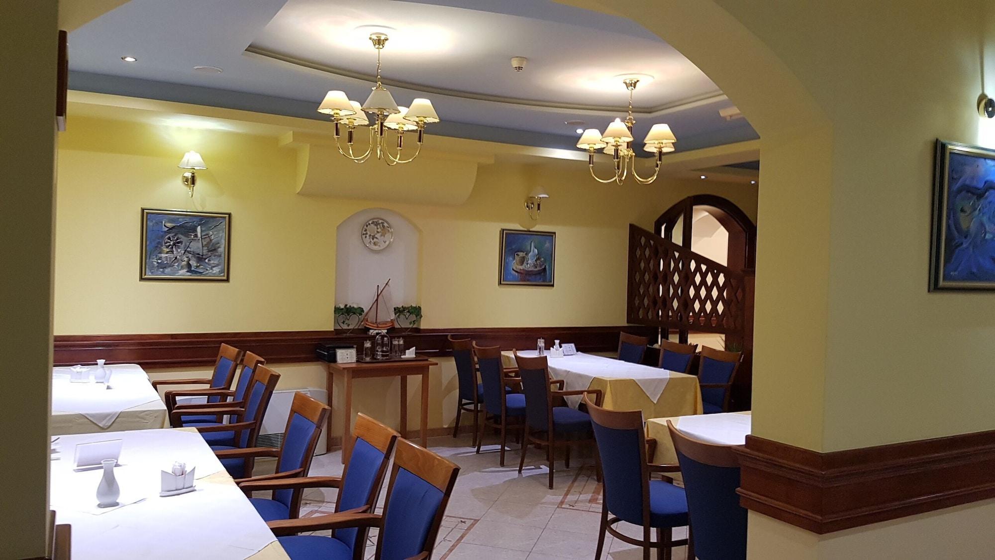 Hotel Adria Kaštela Екстериор снимка