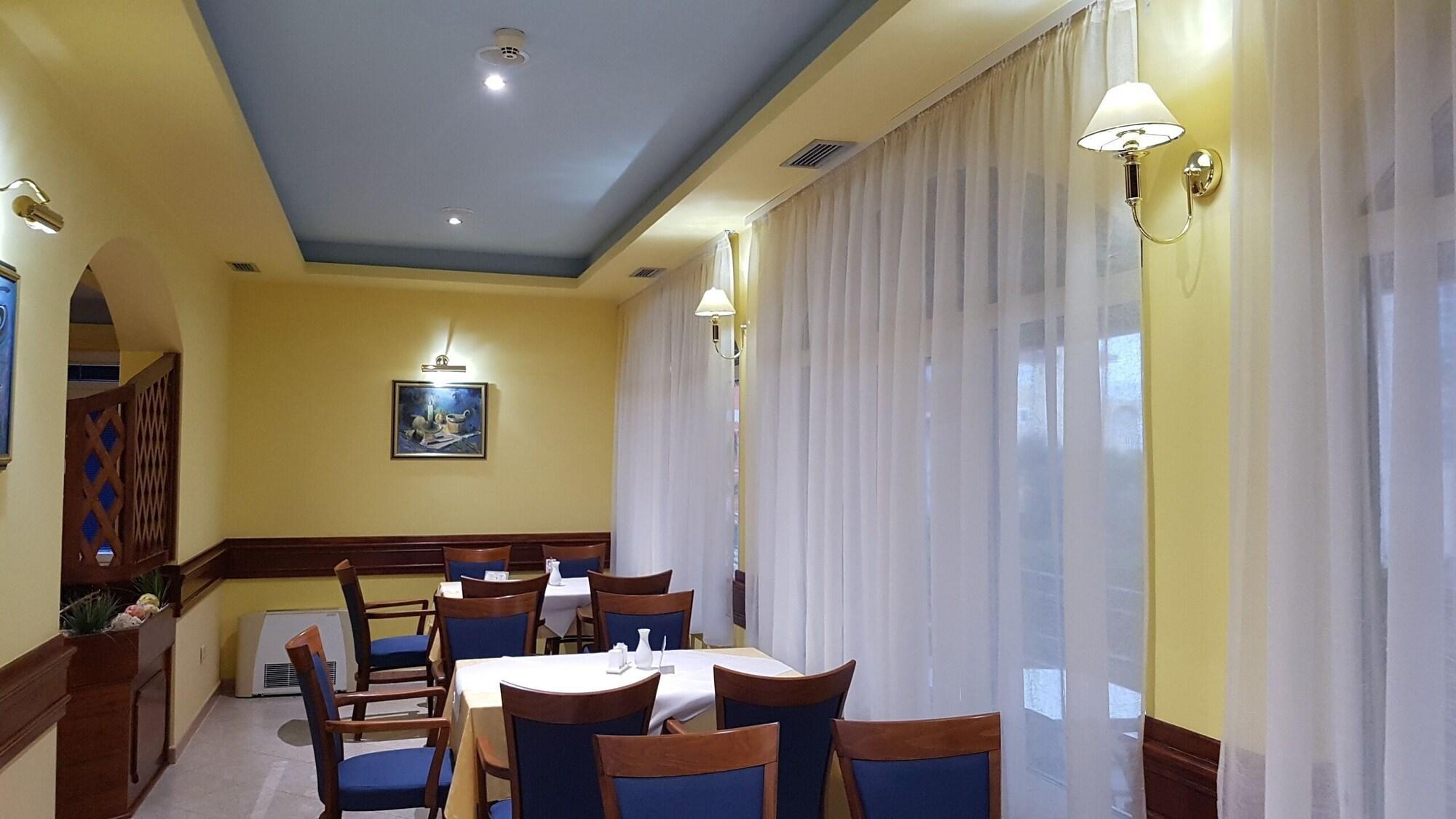 Hotel Adria Kaštela Екстериор снимка