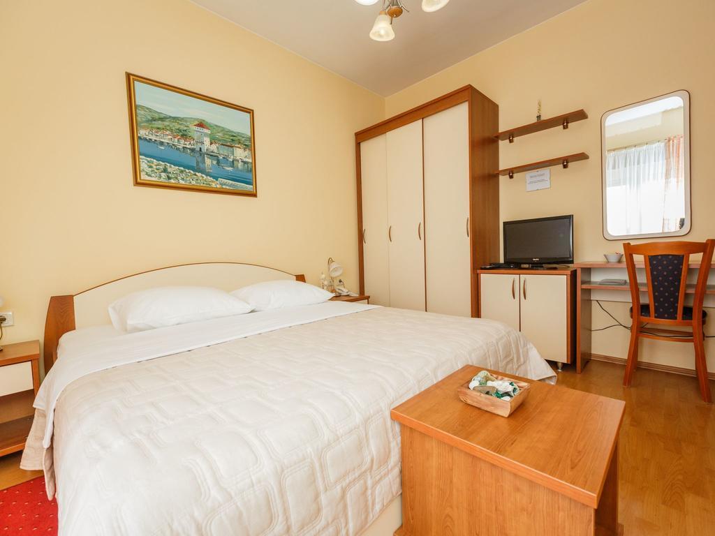Hotel Adria Kaštela Екстериор снимка