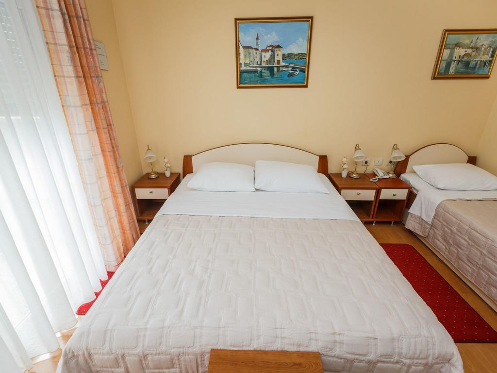 Hotel Adria Kaštela Екстериор снимка