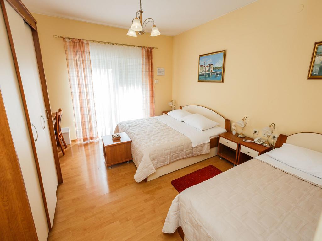 Hotel Adria Kaštela Екстериор снимка